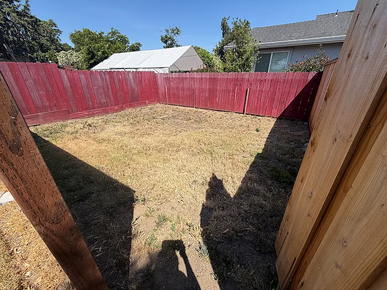 1466 Locust St — Photo 13