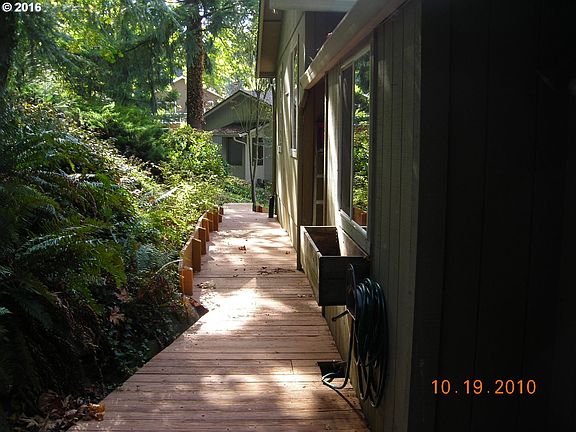 4th image of 2413 NE 154th Cir