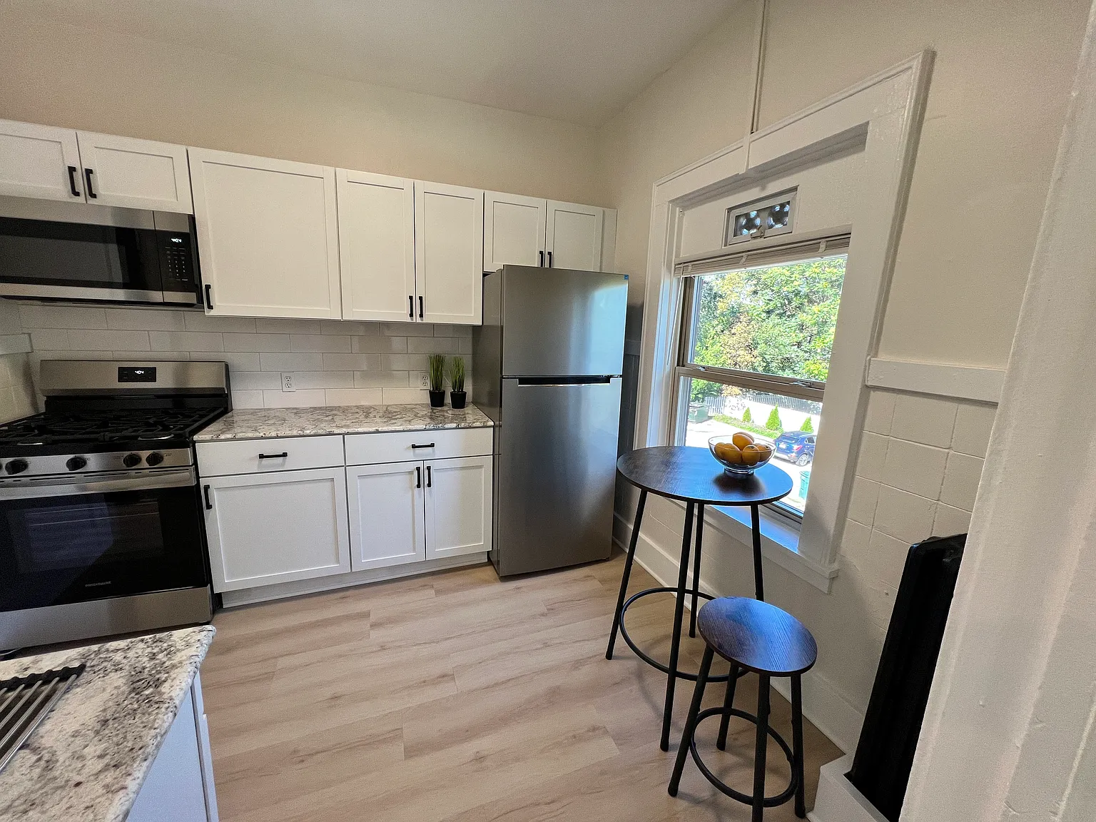 Studio, 350 sqft, $995 — Photo 3