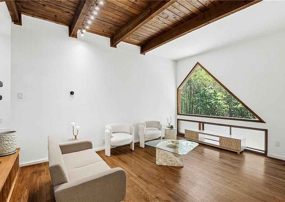 9th image of 2965 Pond View Ct