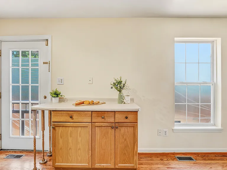 6423 Katherine Ann Ln — Photo 11