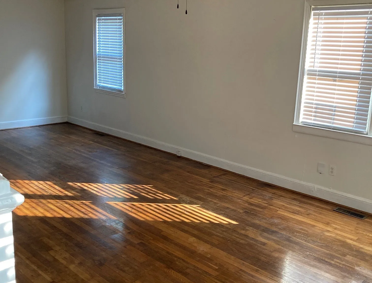 2 bed, 900 sqft, $1,300 — Photo 2