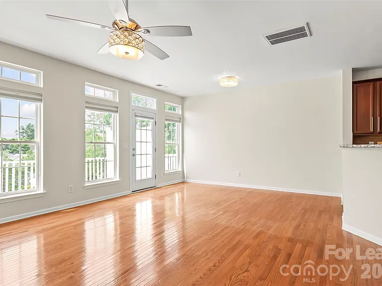 417 Armour St — Photo 15