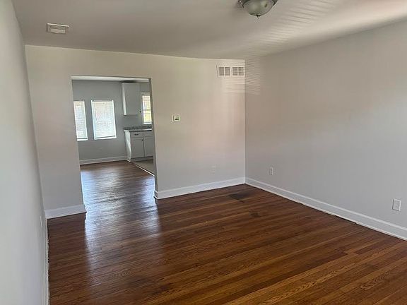 4th image of 2509 N Heald St