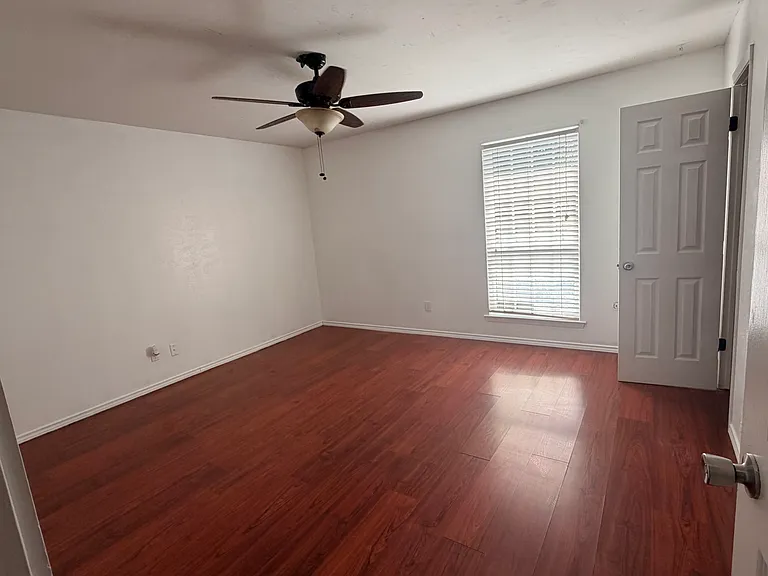 1112 Park Center Ct — Photo 3
