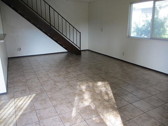 2nd image of 621 Saginaw St #12