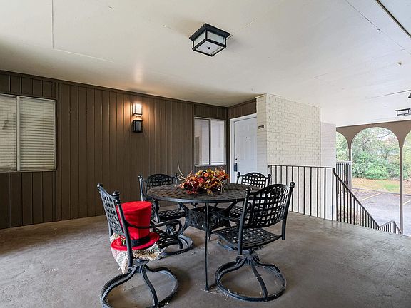 4th image of 3029 Massey Rd