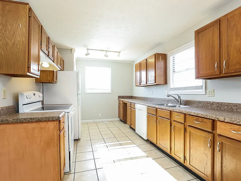 121 Lee Ct — Photo 8