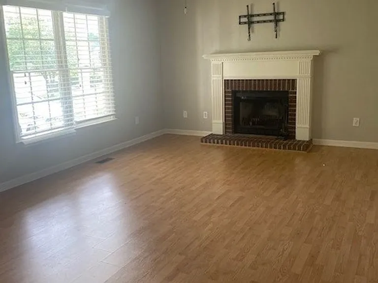 105 Labonte Dr — Photo 3