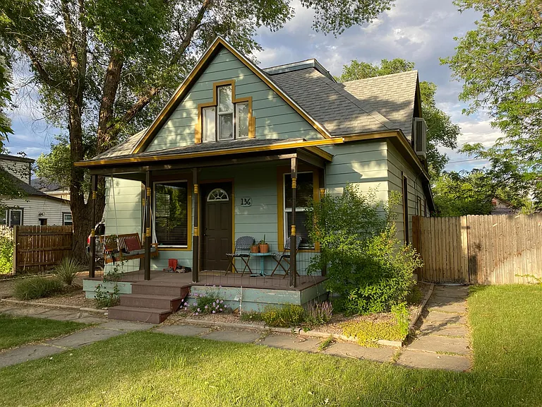 136 S Maple St — Photo 1