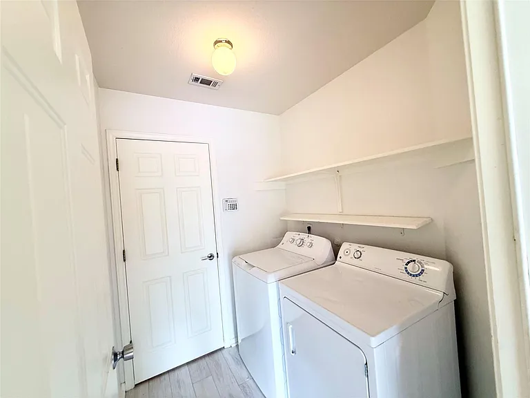 206 Sunshadow Dr — Photo 21