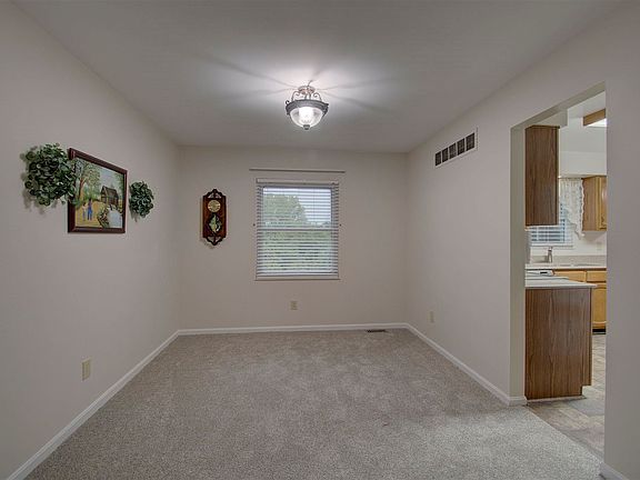 3rd image of 102 Clearmeadow Dr
