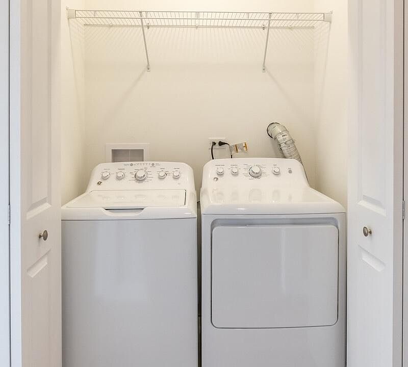 Washer Dryer in unit