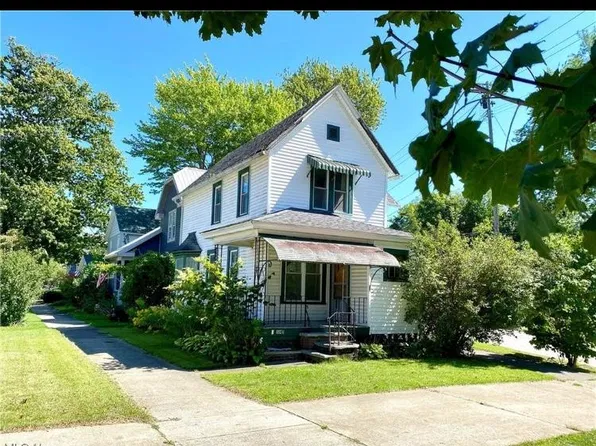 541 Main St, Conneaut, OH 44030