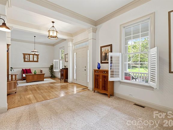 5th image of 739 Julia St