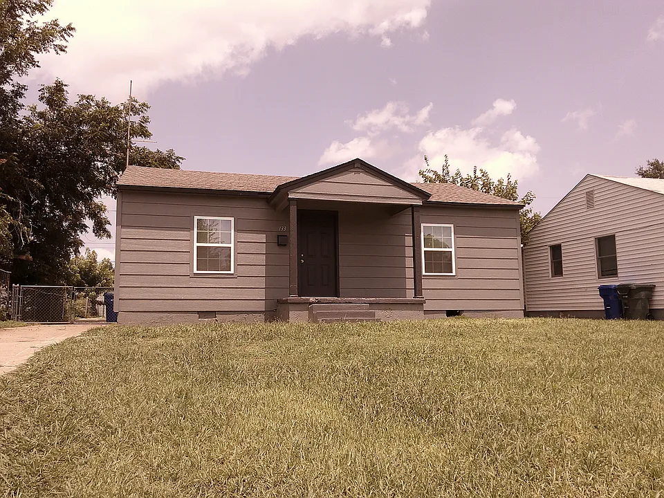133 W Lilac Ln