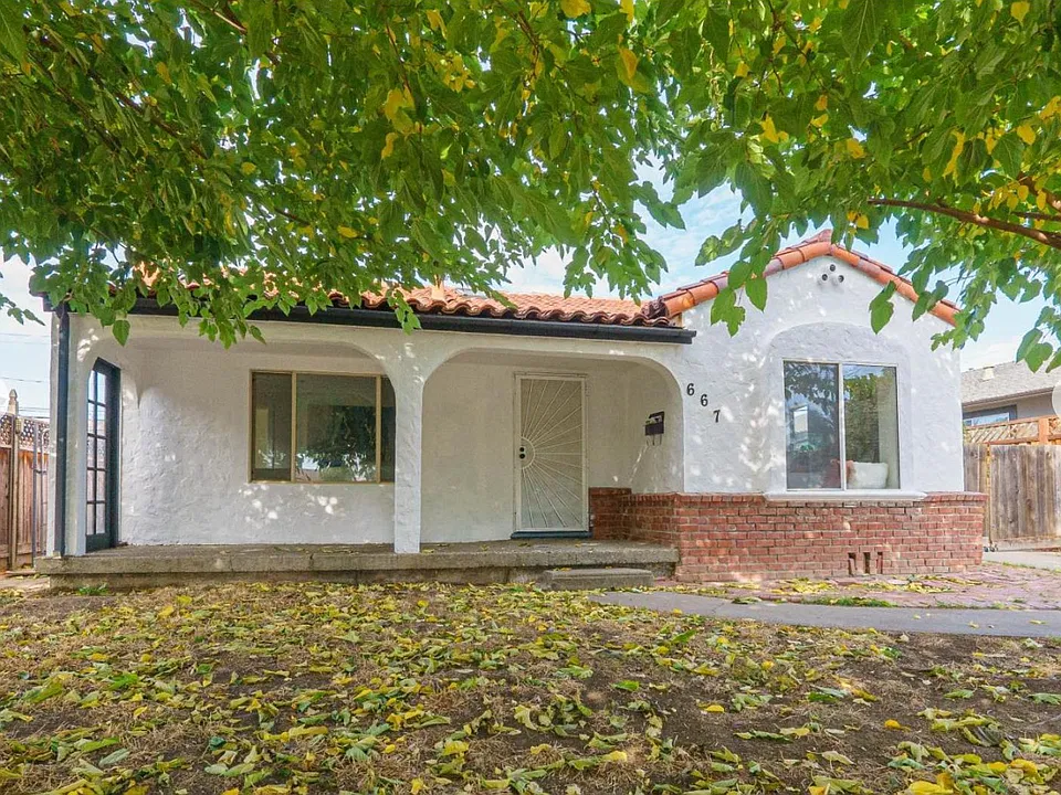 667 Novak Dr