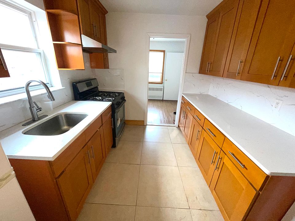 1st image of 156-12 Sanford Ave Floor 2