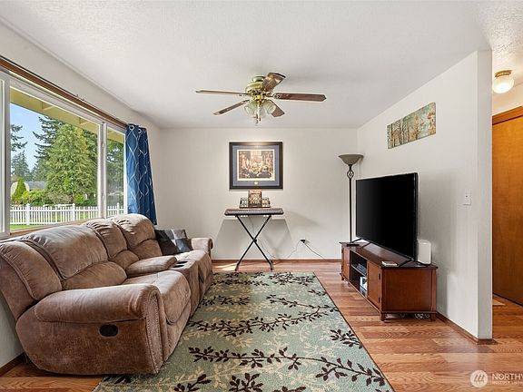 3rd image of 1226 Solar Court NE