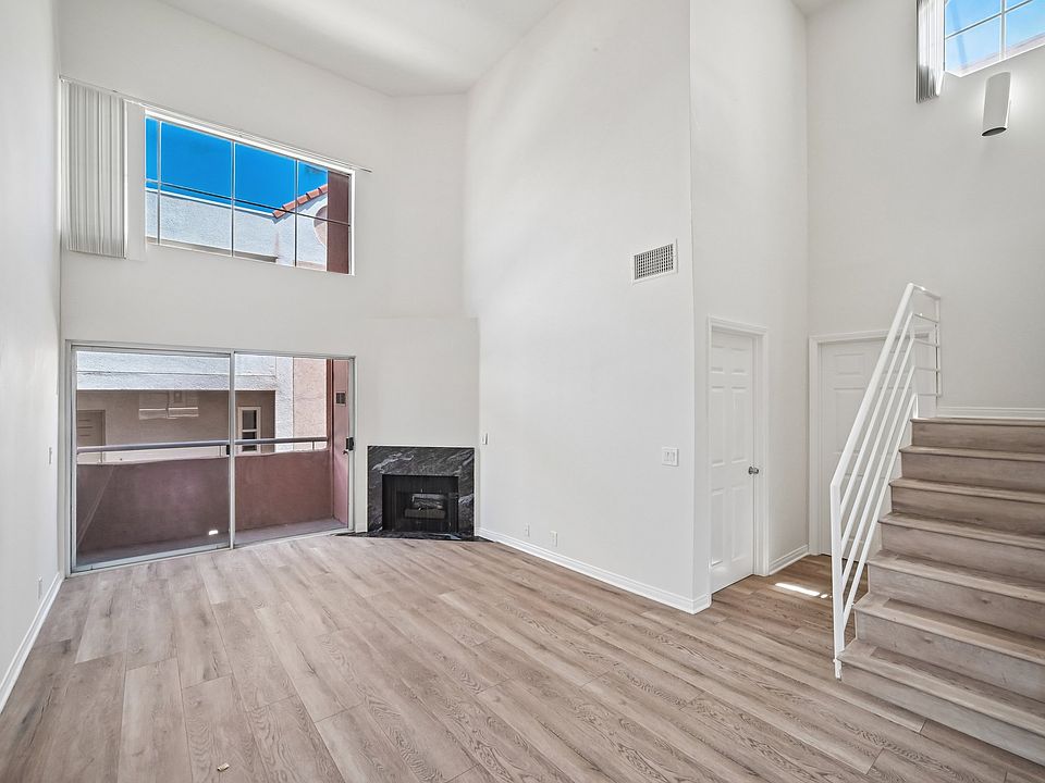 1st image of 1939 Tamarind Ave #7
