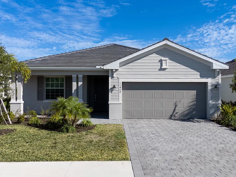 11470 Burgundy Dr — Photo 2
