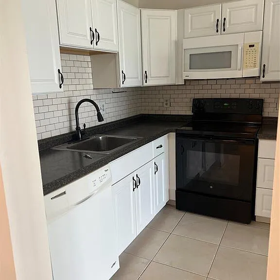 9273 SW 8th St #419 — Photo 6