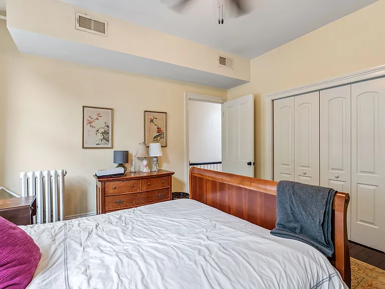 2915 E Marshall St — Photo 25