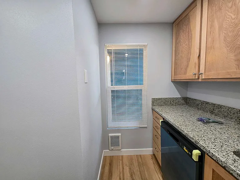 3161 N Shore Dr SE — Photo 6
