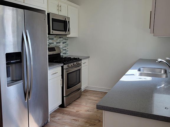 3rd image of 5528 W Barton Ave
