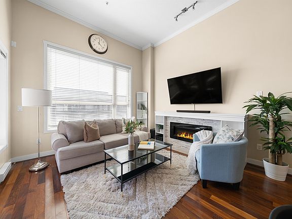 3rd image of 2628 Maple St #415