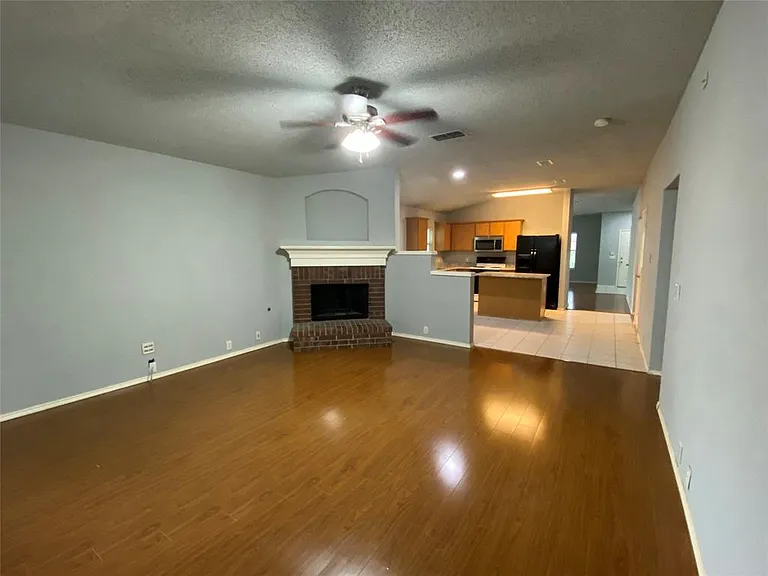 1317 Springcreek Dr — Photo 4