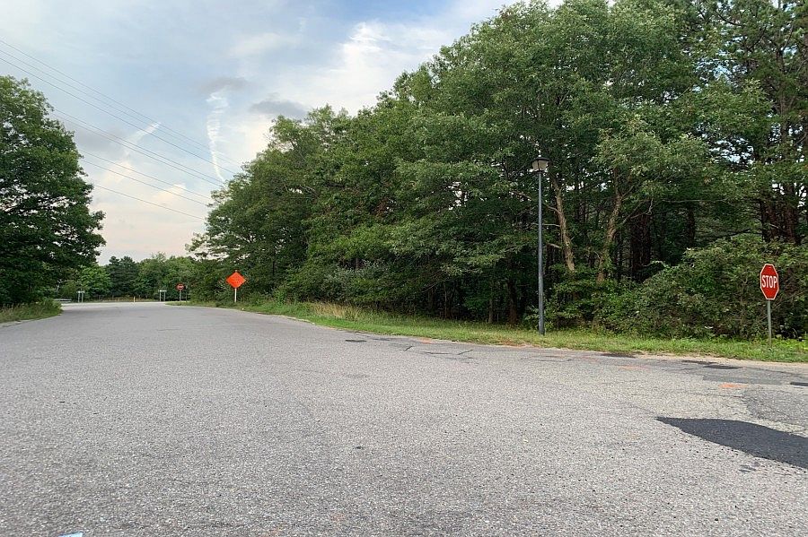 2nd image of 43 Wooded Way