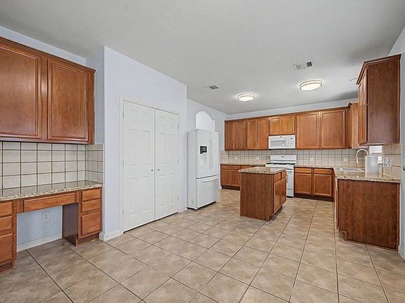 3rd image of 9519 Arrowhead Terrace Ln