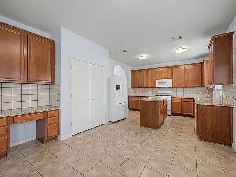 9519 Arrowhead Terrace Ln — Photo 3