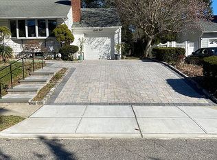 49 Willits Rd, Glen Cove, NY 11542