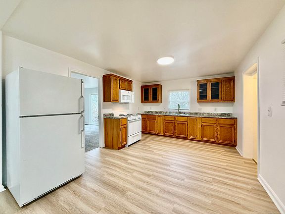 5th image of 261 N Saginaw St