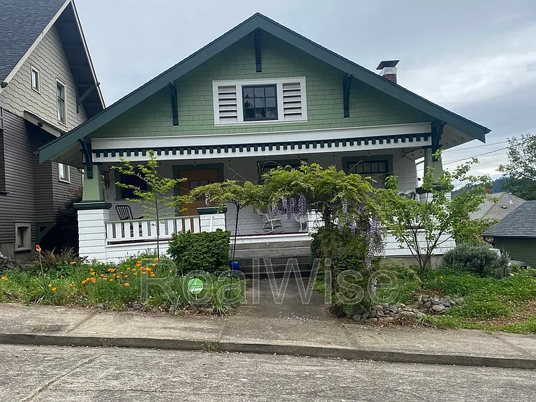 837 SE Blakeley Ave — Photo 4