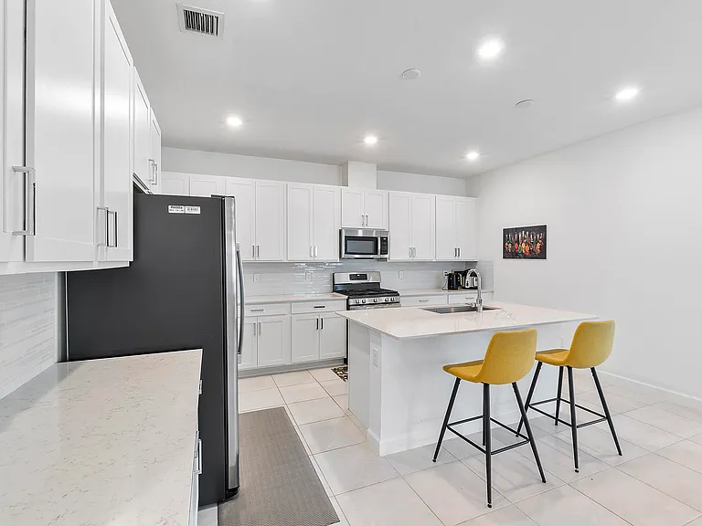 1325 Haywagon Trl — Photo 22
