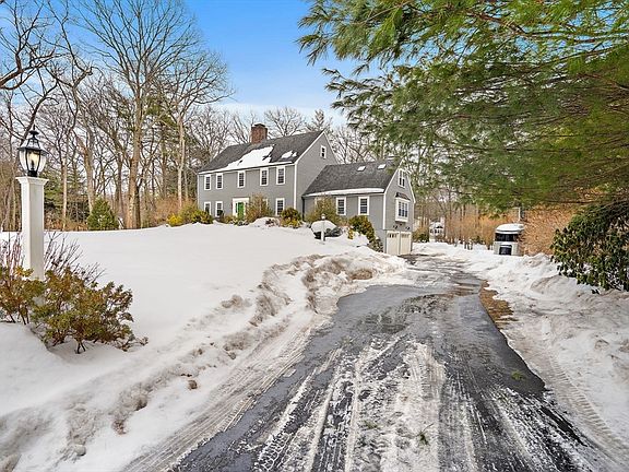 2nd image of 48 Chanticleer Rd