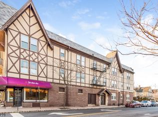 5 Center St APT 6, Chatham, NJ 07928