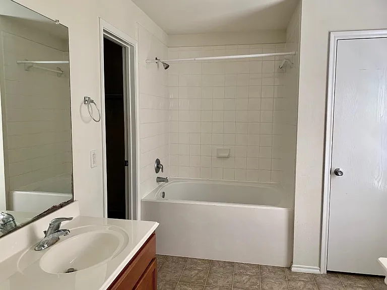 2902 Beacon Grove St — Photo 16