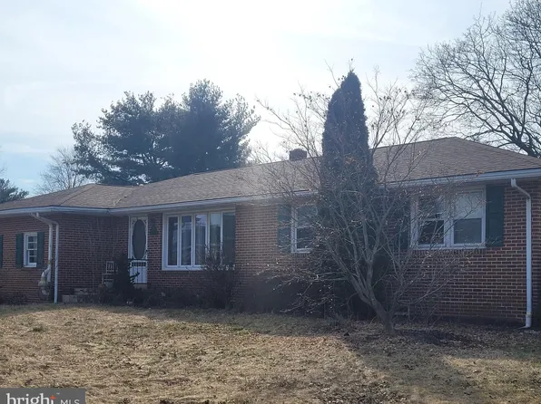 1955 Fry Loop Ave, Carlisle, PA 17013
