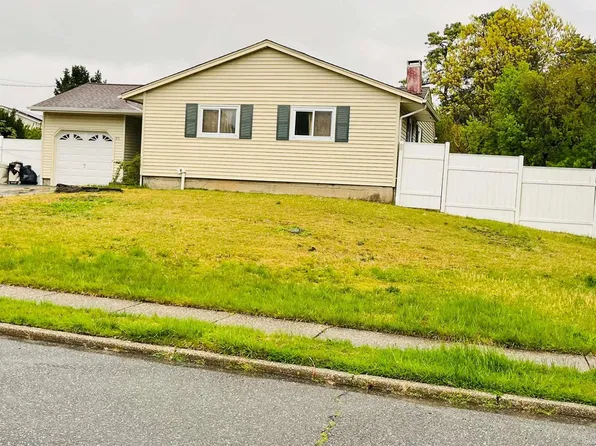 95 Mickinley Street, Brentwood, NY 11717