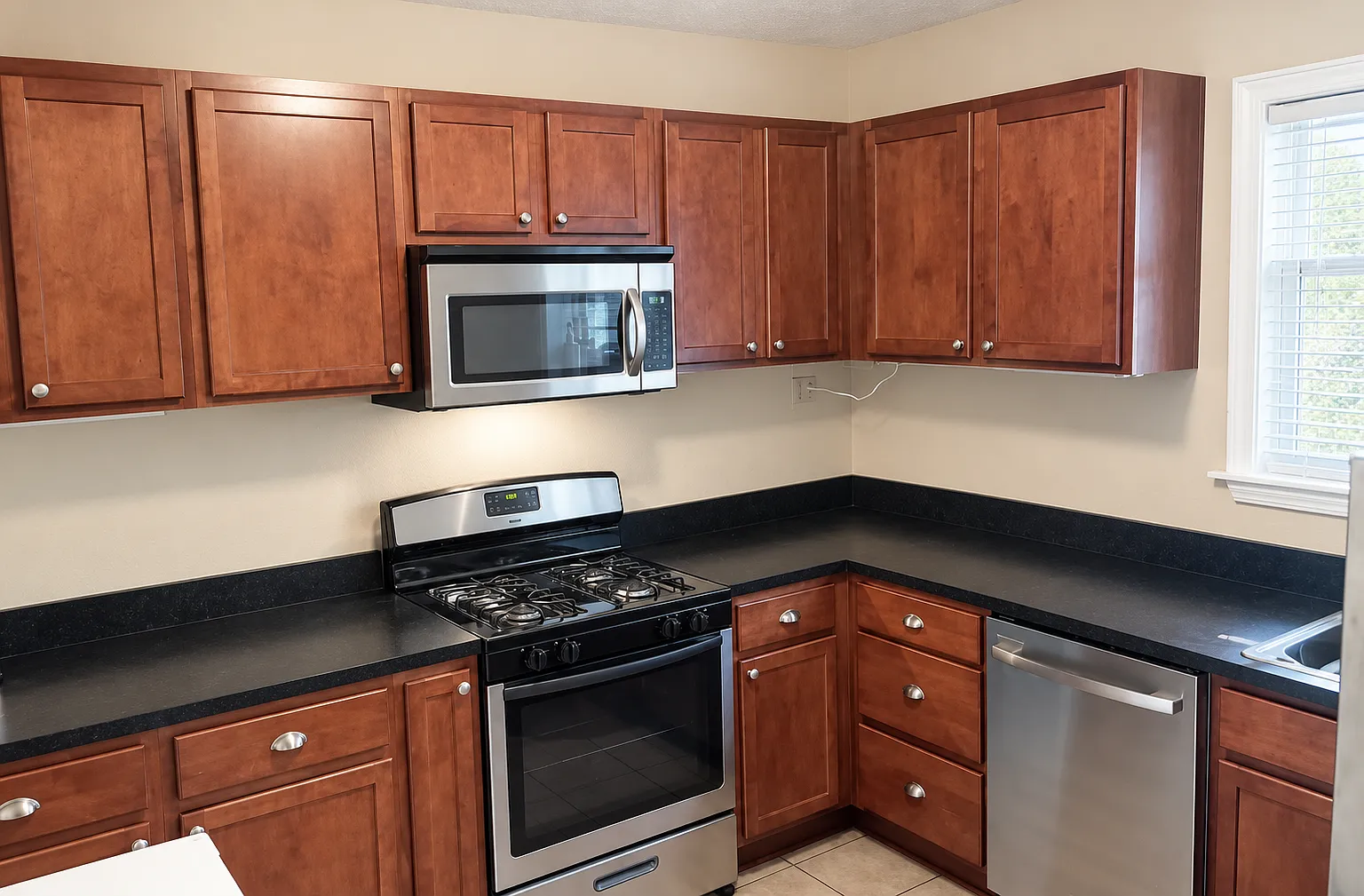 3 bed, 1498 sqft, $1,700 — Photo 1