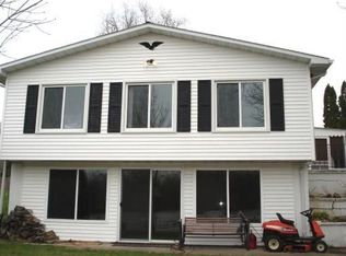 1350 Jack Oak Rd, Cassville, WI 53806