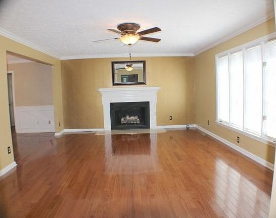 2nd image of 2412 Rivermont Dr