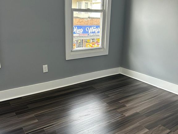 4th image of 154 Sanford St #1