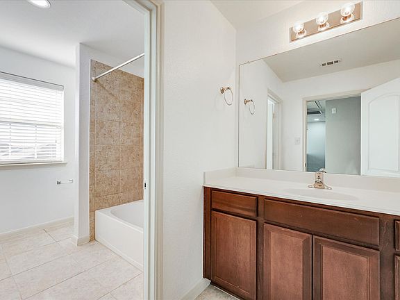 5th image of 1316 Corkwood Dr
