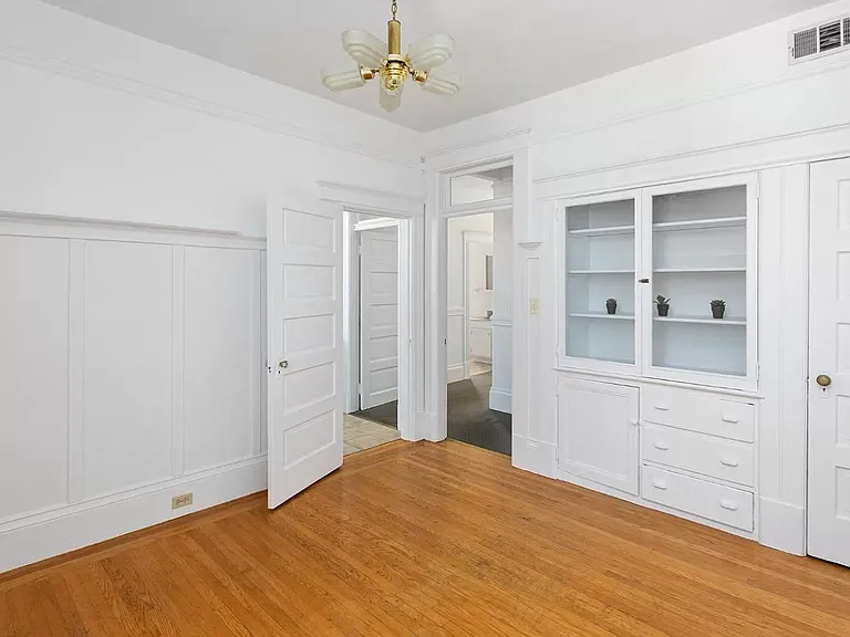 846 York St — Photo 10