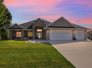 911 Crystal Ridge Rd, Brookings, SD 57006